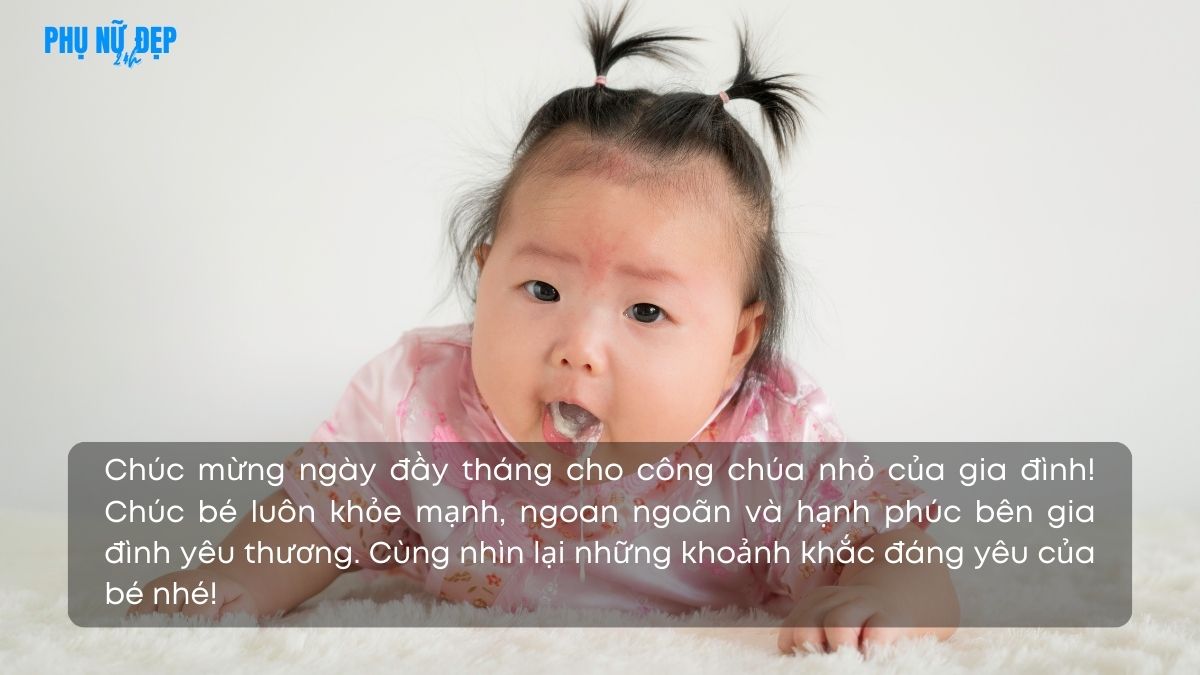 Stt đầy tháng con gái đăng kèm những tấm ảnh kỷ niệm trên Facebook, Instagram